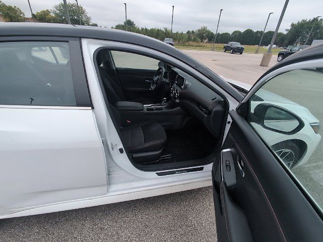 Used 2024 Nissan Sentra SR FWD image 3