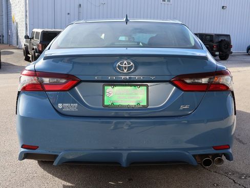 Used 2024 Toyota Camry SE image 4
