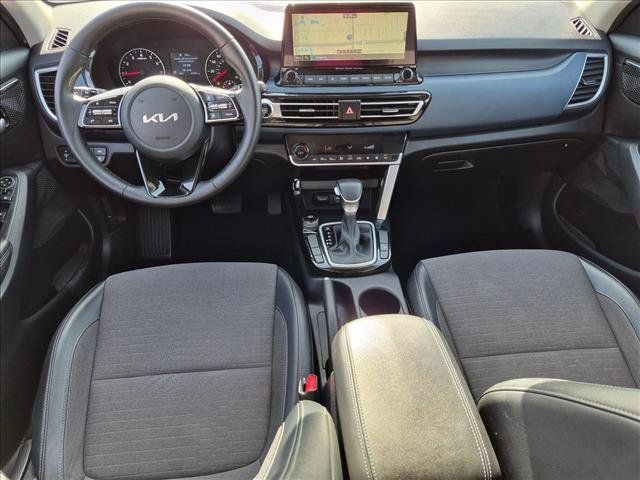 Used 2023 Kia Seltos S w/ Navigation Package FWD image 17