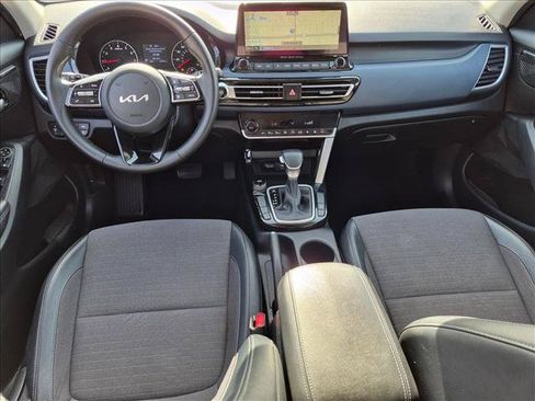 Used 2023 Kia Seltos S w/ Navigation Package FWD image 17
