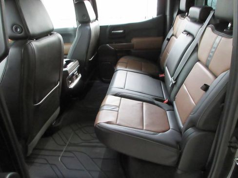 Used 2019 Chevrolet Silverado 1500 High Country w/ Technology Package AWD/4WD image 16