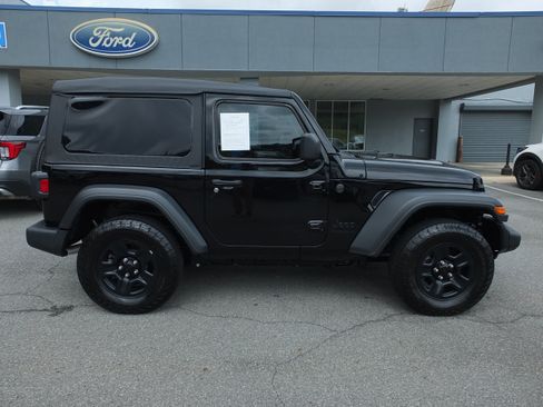 Used 2025 Jeep Wrangler Sport AWD/4WD image 2