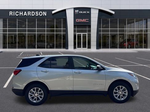 Used 2021 Chevrolet Equinox LS w/ LS Convenience Package AWD/4WD image 7