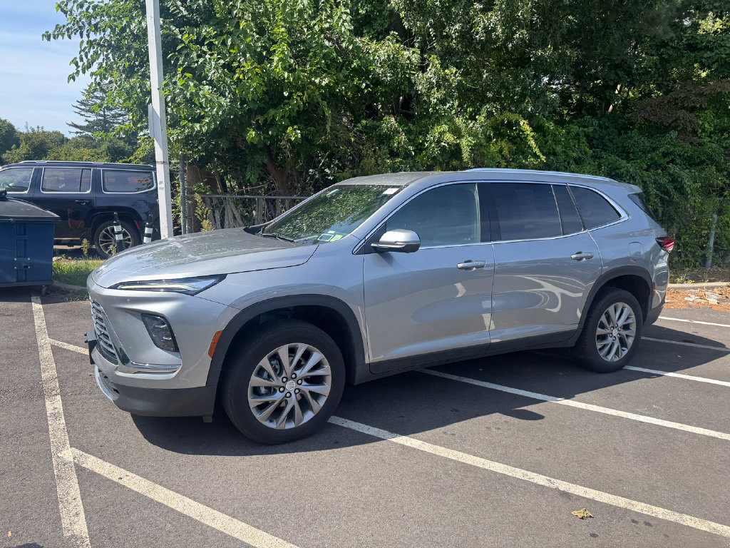 Used 2025 Buick Enclave Preferred AWD/4WD image 6