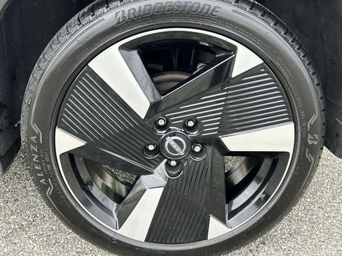 Used 2025 Nissan Kicks SR FWD image 11