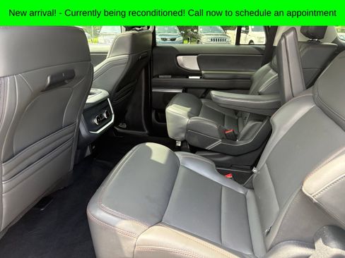 Used 2025 Ford Expedition Max Active AWD/4WD image 9
