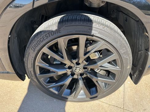 Used 2025 Toyota Crown Signia image 10