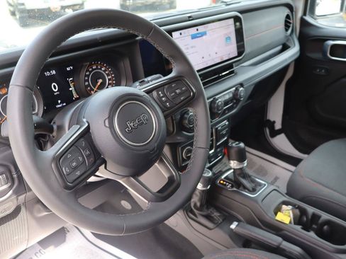 Used 2026 Jeep Wrangler Unlimited Rubicon AWD/4WD image 10