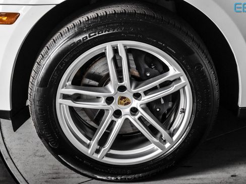 Used 2024 Porsche Macan Base w/ Premium Plus Package image 11