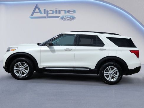 Used 2023 Ford Explorer XLT image 2