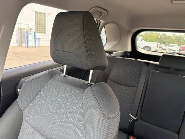 Used 2025 Toyota RAV4 XLE AWD/4WD image 58