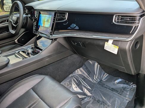 Used 2022 Jeep Wagoneer Series II w/ Premium Group I image 40