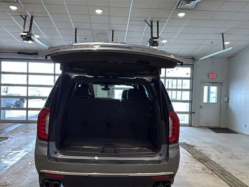 Used 2021 GMC Yukon Denali w/ Denali Premium Package image 16