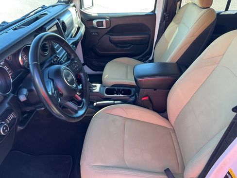 Used 2022 Jeep Gladiator Sport image 14