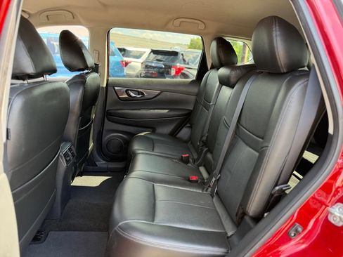 Used 2018 Nissan Rogue SV w/ Premium Package FWD image 13