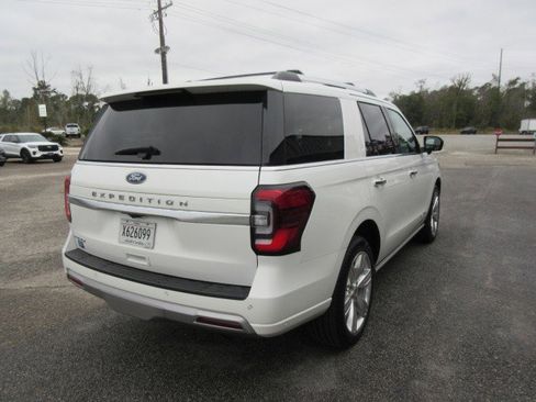 Used 2024 Ford Expedition Platinum image 5