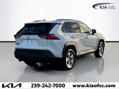 Used 2020 Toyota RAV4 XLE image 5