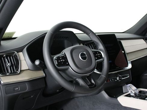 New 2026 Volvo XC90 B6 Plus w/ Protection Package Premier image 8