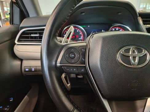Used 2018 Toyota Camry XSE FWD image 19