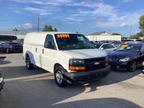 Used 2018 Chevrolet Express 2500 image 2