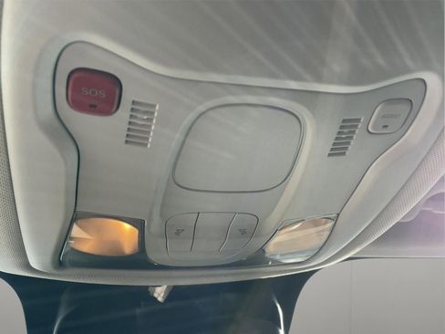 Used 2023 Jeep Renegade Latitude image 16