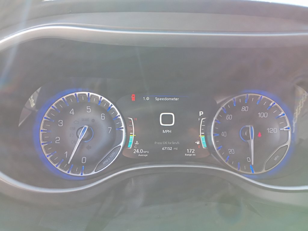 Used 2024 Chrysler Pacifica Touring-L FWD image 37
