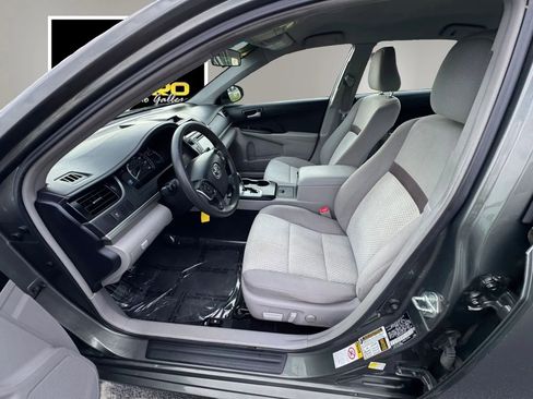 Used 2014 Toyota Camry LE FWD image 9