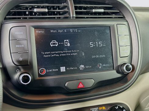 Used 2025 Kia Soul LX w/ LX Technology Package FWD image 21