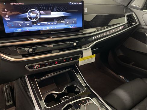 Used 2026 BMW X7 xDrive40i w/ M Sport Package image 27