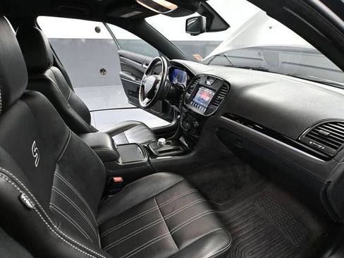 Used 2018 Chrysler 300 S image 46