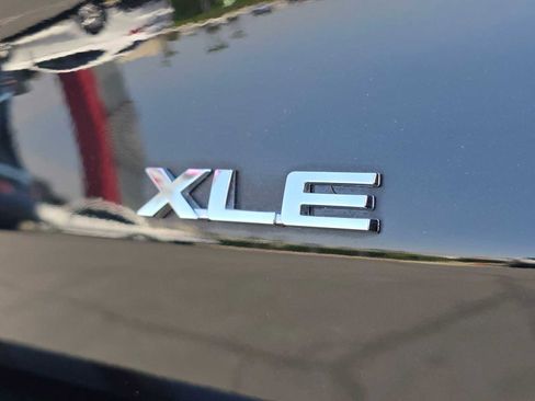 Used 2023 Toyota Highlander XLE FWD image 14