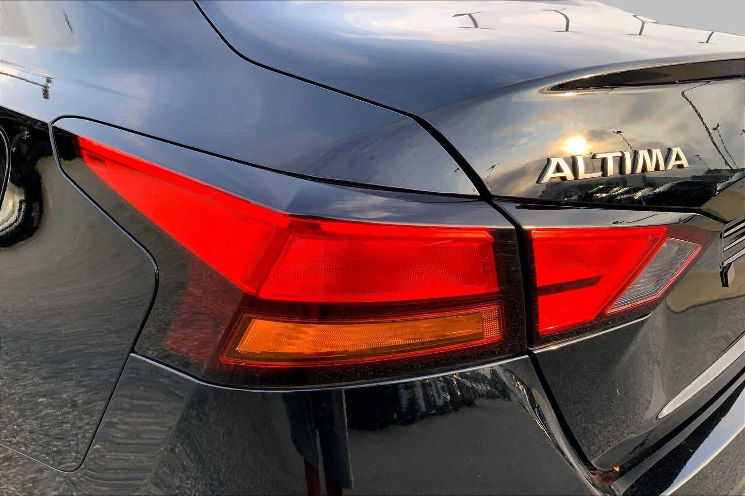Used 2024 Nissan Altima 2.5 SV FWD image 26