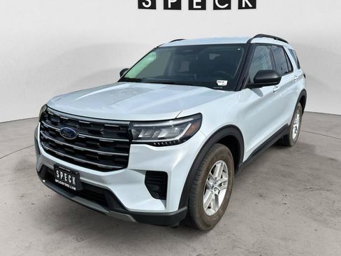 Used 2026 Ford Explorer Active AWD/4WD image 1