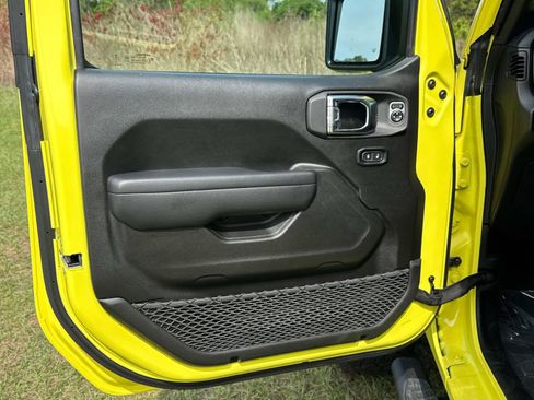 Certified 2023 Jeep Gladiator Mojave w/ Cold Weather Group image 17