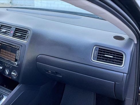 Used 2011 Volkswagen Jetta SE image 18