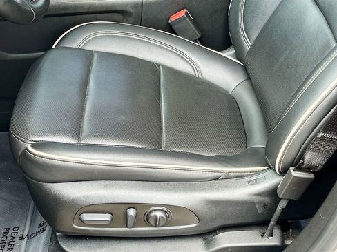 Used 2023 Chevrolet Traverse Premier FWD image 20