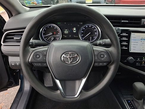 Used 2020 Toyota Camry LE image 19