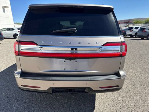 Used 2019 Lincoln Navigator Select w/ Technology Package RWD image 4