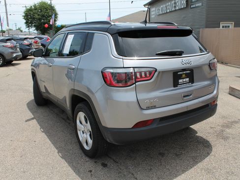 Used 2018 Jeep Compass Latitude w/ Popular Equipment Group AWD/4WD image 3
