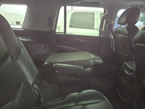 Used 2015 Cadillac Escalade Luxury AWD/4WD image 7