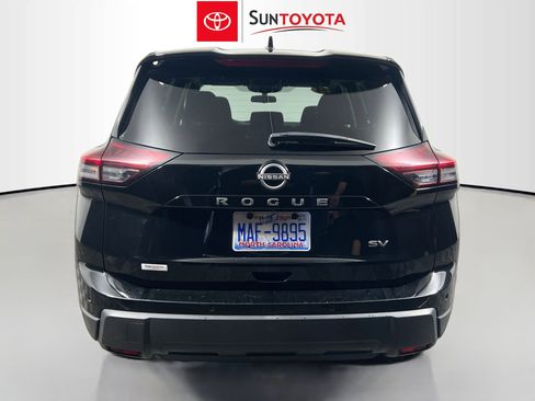 Used 2024 Nissan Rogue SV FWD image 5