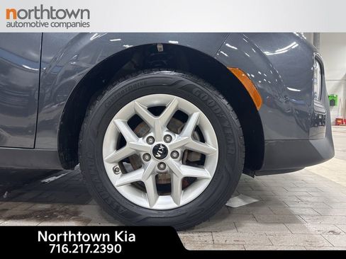 Certified 2020 Kia Soul S image 23