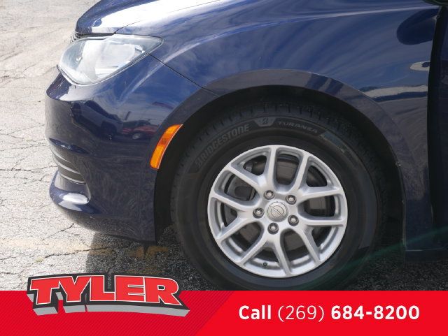 Used 2017 Chrysler Pacifica LX FWD image 39