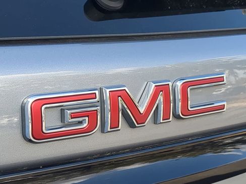 Used 2023 GMC Terrain SLE w/ Driver Convenience Package image 11