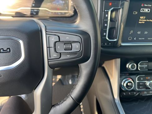 Used 2024 GMC Yukon XL Denali AWD/4WD image 19