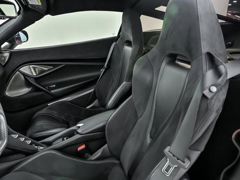 Used 2019 McLaren 720S image 23