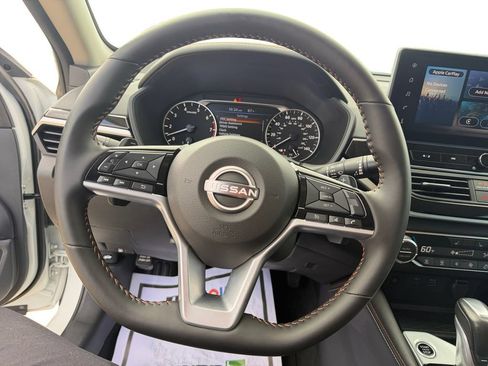 Used 2025 Nissan Altima 2.5 SR w/ SR Premium Package FWD image 13