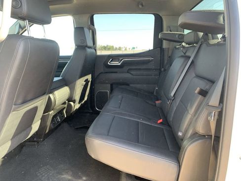 Certified 2025 GMC Sierra 1500 SLT RWD image 23