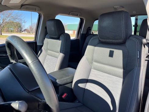 Used 2023 Nissan Frontier SV w/ SV Convenience Package image 9