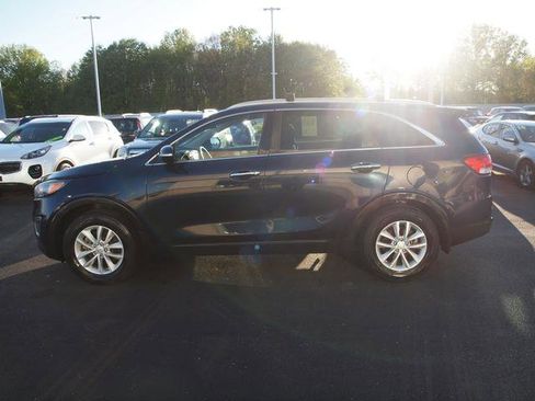 Used 2016 Kia Sorento FWD w/ LX Convenience Package image 3